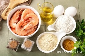 Шаг 1: Подготовьте все ингредиенты по списку. Креветки предварительно разморозьте в панцирях.