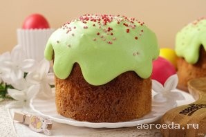 Шаг 46: Остывшие куличи украсьте на свой вкус.