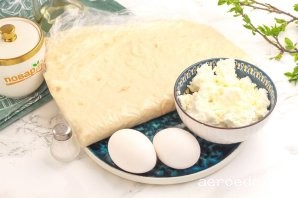 Шаг 1: Подготовьте указанные продукты. Творог можно использовать любой жирности. Если он жирный, то сметану не добавляйте и наоборот.