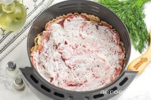 Шаг 25: Смажьте мясо также сметаной или майонезом и запеките примерно 10 минут при 180 градусах.