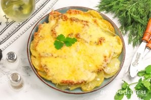 Шаг 34: Аккуратно выложите приготовленное мясо по-французски из аэрогриля на тарелку и подайте к столу горячим с различными соусами, напитками. Приятного вам аппетита!