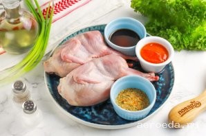 Шаг 1: Подготовьте указанные продукты. Тушки промойте в воде, обсушите бумажными салфетками внутри и снаружи.