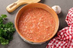 Шаг 10: Полученное пюре переложите в форму для выпекания. Можно использовать форму из фольги или силикона. У меня глиняная форма, диаметром 18 см.
